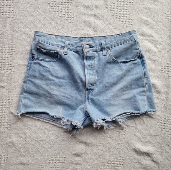Levi's 501 Cut-Off Casual Summer Denim Jean, Light Wash - Picture 1 of 7